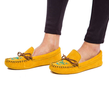 Indian Tan Moccasins - Women Slippers - Handmade in Canada - Quetzal Artisan