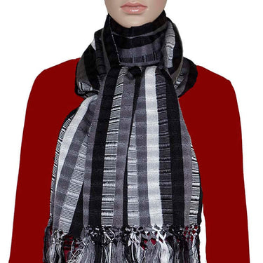 Scarf with fringes Black White - Handmade - Beautiful & Fair - Quetzal Artisan